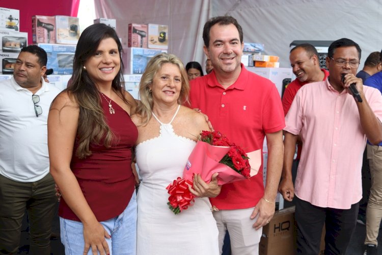 Com premiações e muita emoção, Festa das Mães lota praça em Novo Lino